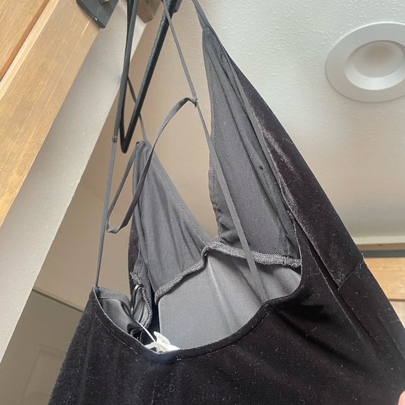 Black velvet dress- sleek and slender- backless spaghetti straps - Picture 4 of 4